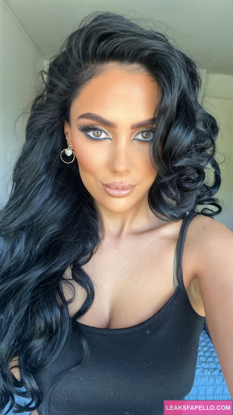 🤯 Gemma McCourt: Super Hot Thick Model OnlyFans Leaks