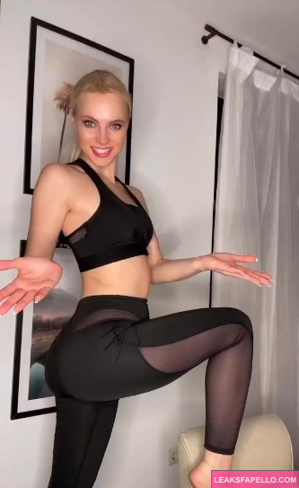 Peyton Kinsly @peyton.kinsly OnlyFans blonde big tits sexy only fans model wearing black sports bra and leggings big tits