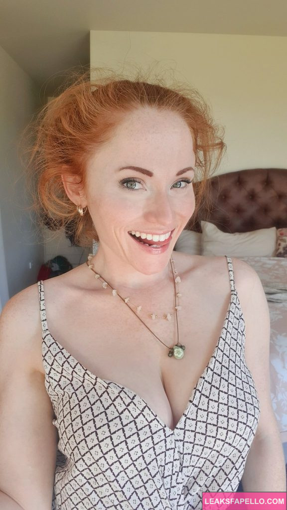 LoveAmyPond @loveamypond OnlyFans big tits redhead big tits thick ass hot sexy only fans model wearing white tops