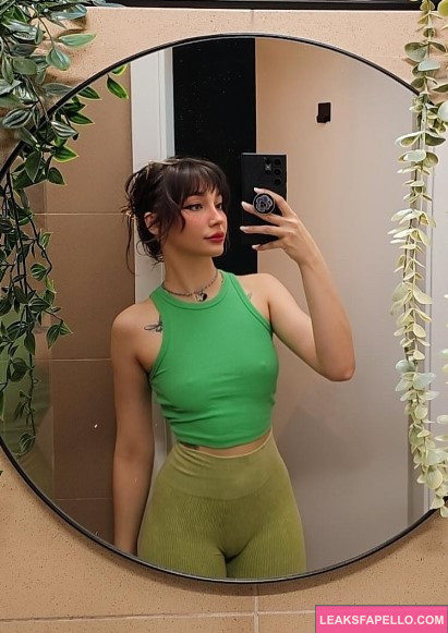 Avery Mia @averymia OnlyFans big tits thick ass sexy cosplayer only fans model wearing green shirt and leggings mirror shot