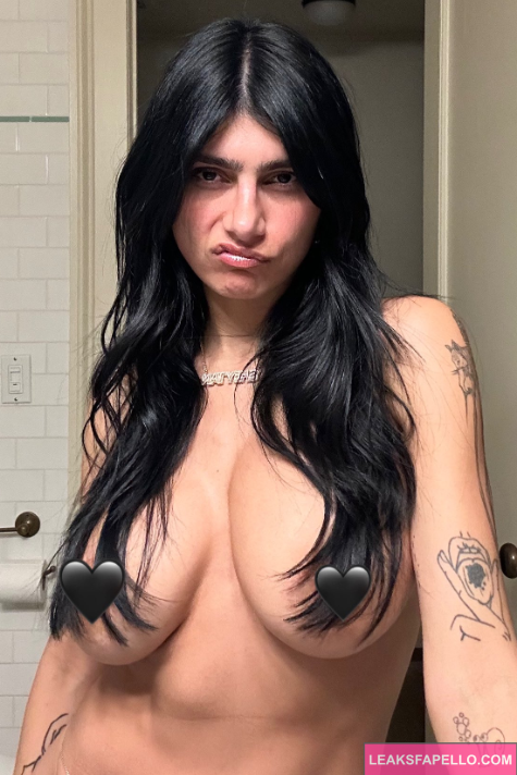 Mia Khalifa takes sexy selfie uses brunette hair to censor nipples 