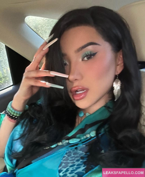 Nikita Dragun takes a sexy selfie showing off her newly done nails