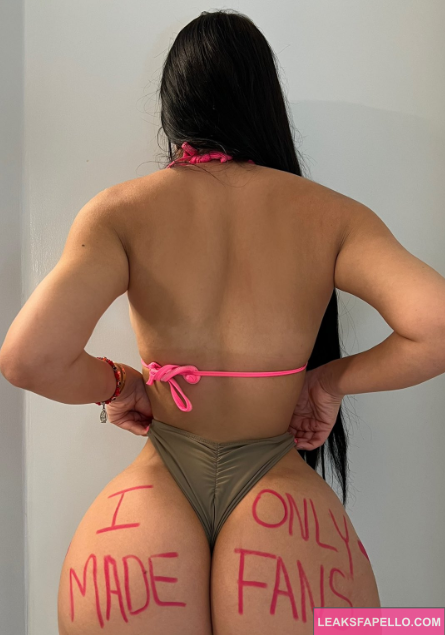 Jailyne Ojeda showing off big ass 