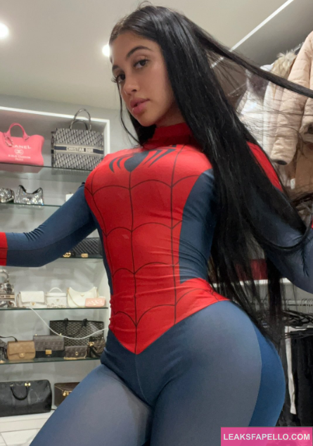 Jailyne Ojeda cosplay as spidergirl
