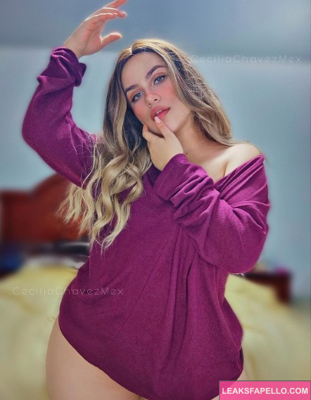 Cecilia Chávez @muvamoore OnlyFans ig tits curvy thick ass only fans model wearing purple long sleeves