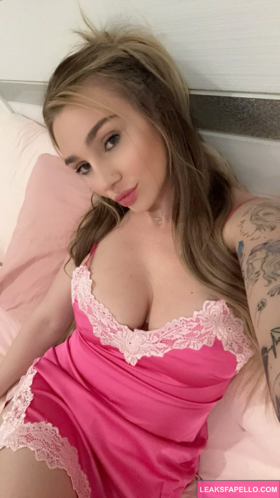 Kendra Sunderland @kendrasunderland OnlyFans blonde big tits thick ass busty only fans model wearing pink lingerie on the bed