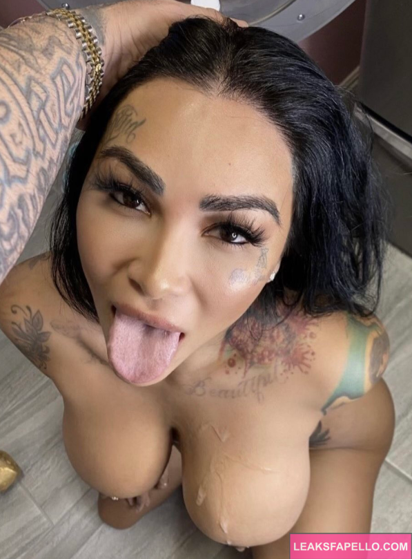 Brittanya O'Campo in porn video as she takes a huge load on her face and boobs