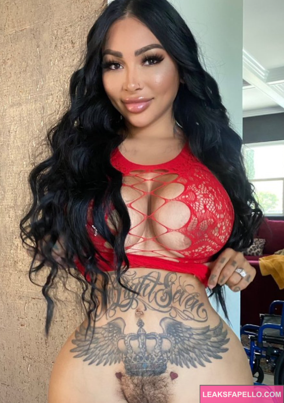 Brittanya O'Campo showing off her hairy pussy