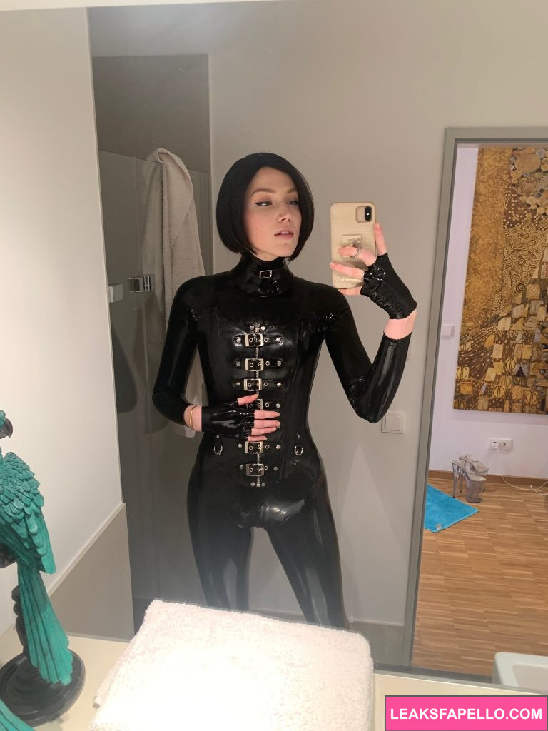 Miss Provocateur @miss.provocateur OnlyFans blonde sexy only fans model wearing black leather outfit