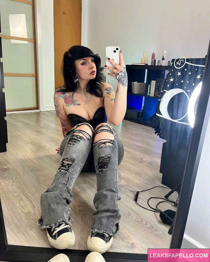 Gem @gemiinibaby OnlyFans emo big tits tattoed only fans model 