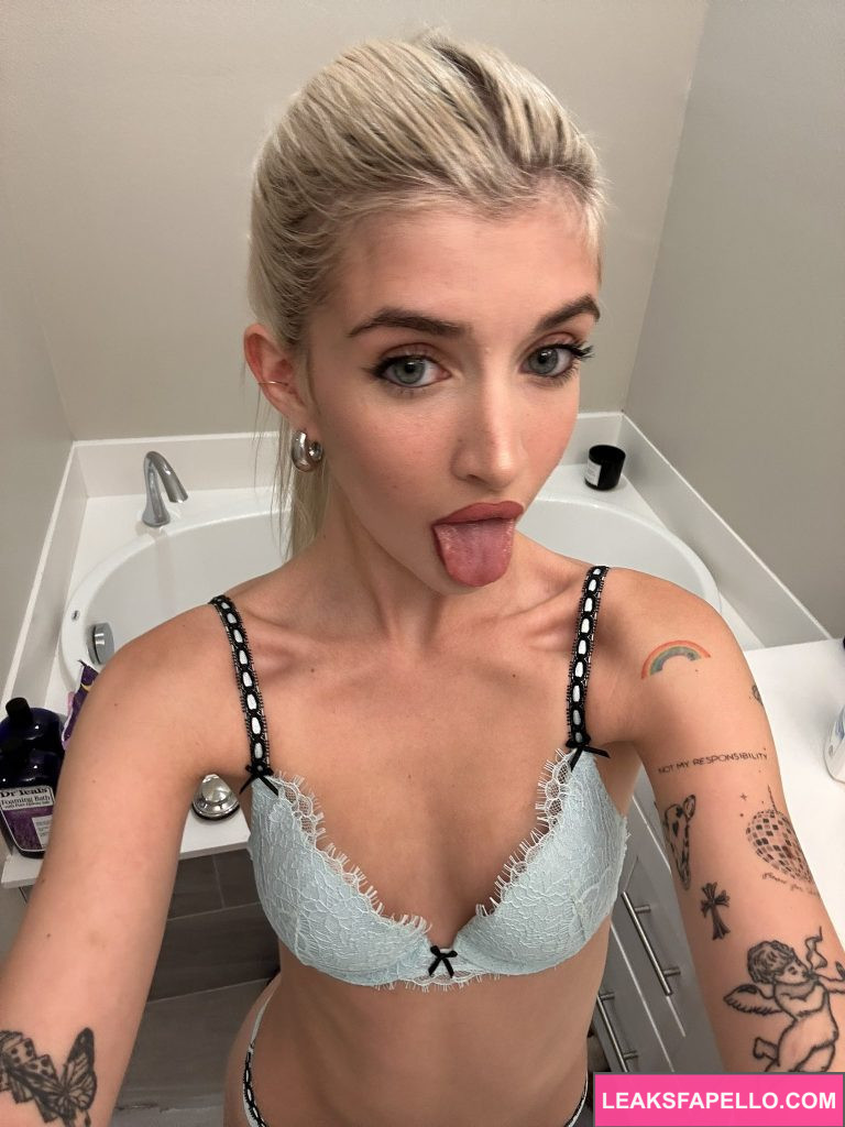 Sami Sheen @samisheen OnlyFans hot sexy only fans model wearing sexy lingerie in the bathroom selfie