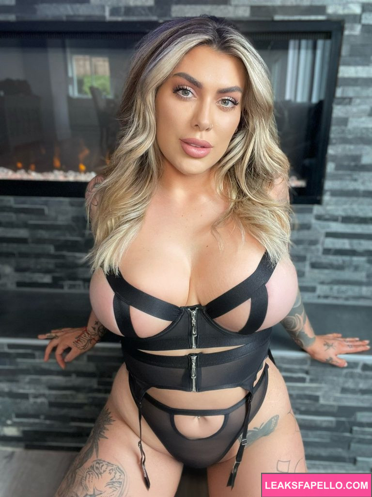 Ana Lorde @ana.vip OnlyFans big tits hot milf busty only fans model wearing black lingerie showing her big tits