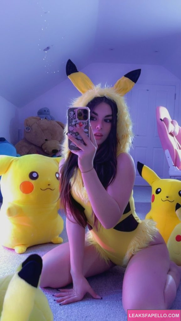 Lauren Alexis @laurenalexisgold OnlyFans thick big tits hot only fans model wearing a hot pikachu cosplay costume