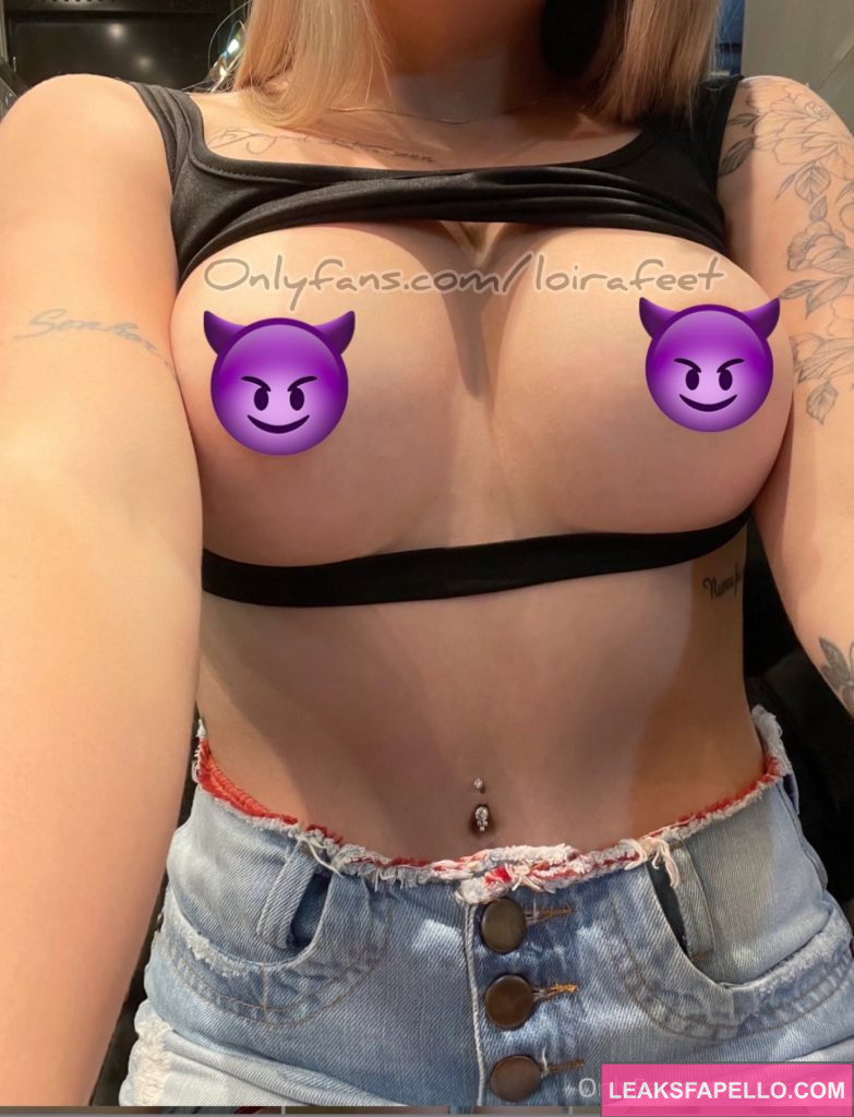 Loira Feet @loirafeet OnlyFans big boobs thick ass only fans model showing her thick boobs