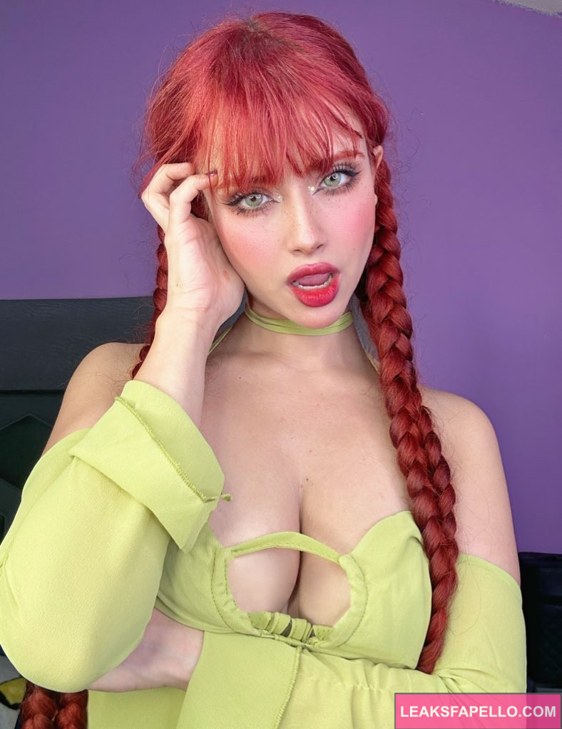 Bella Dueñas @belladuenas OnlyFans redhead big tits sexy tall only fans model 