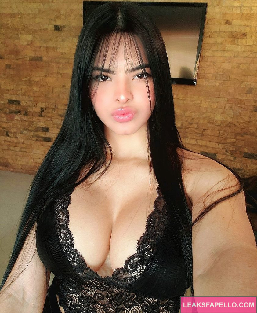 Kimberly Delgado @kimberlyrdelgadoa OnlyFans busty big boobs big ass only fans model wearing sexy lingerie selfie