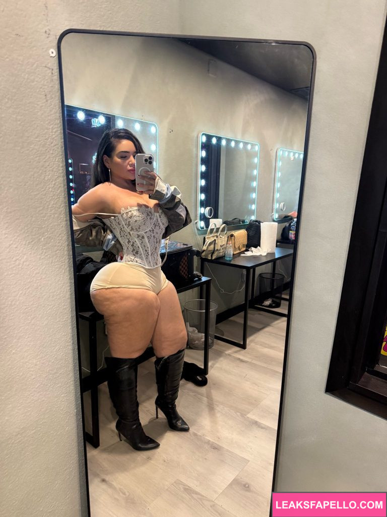 Victorya @victoryaxo OnlyFans your thick ass big tits natural only fans model wearing sexy lingerie mirror shot