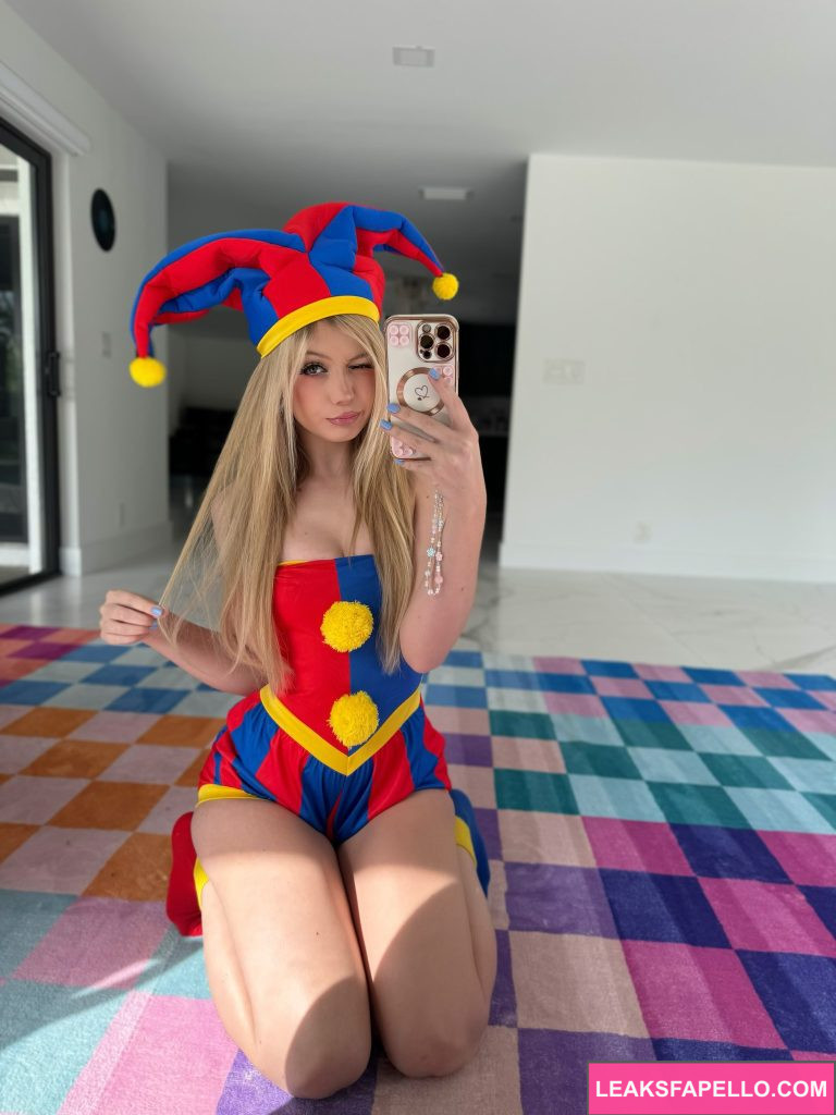 Bella Lynn @babebellalynn OnlyFans blonde e girl sexy hot only fans model wearing joker cosplay costume