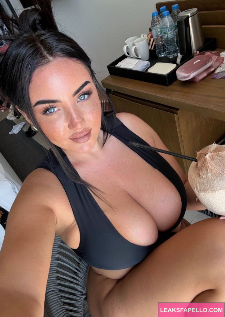 Amy Sophia @amysophiavip OnlyFans big tits busty hot thick ass only fans model wearing black bras selfie holding a cococnutt