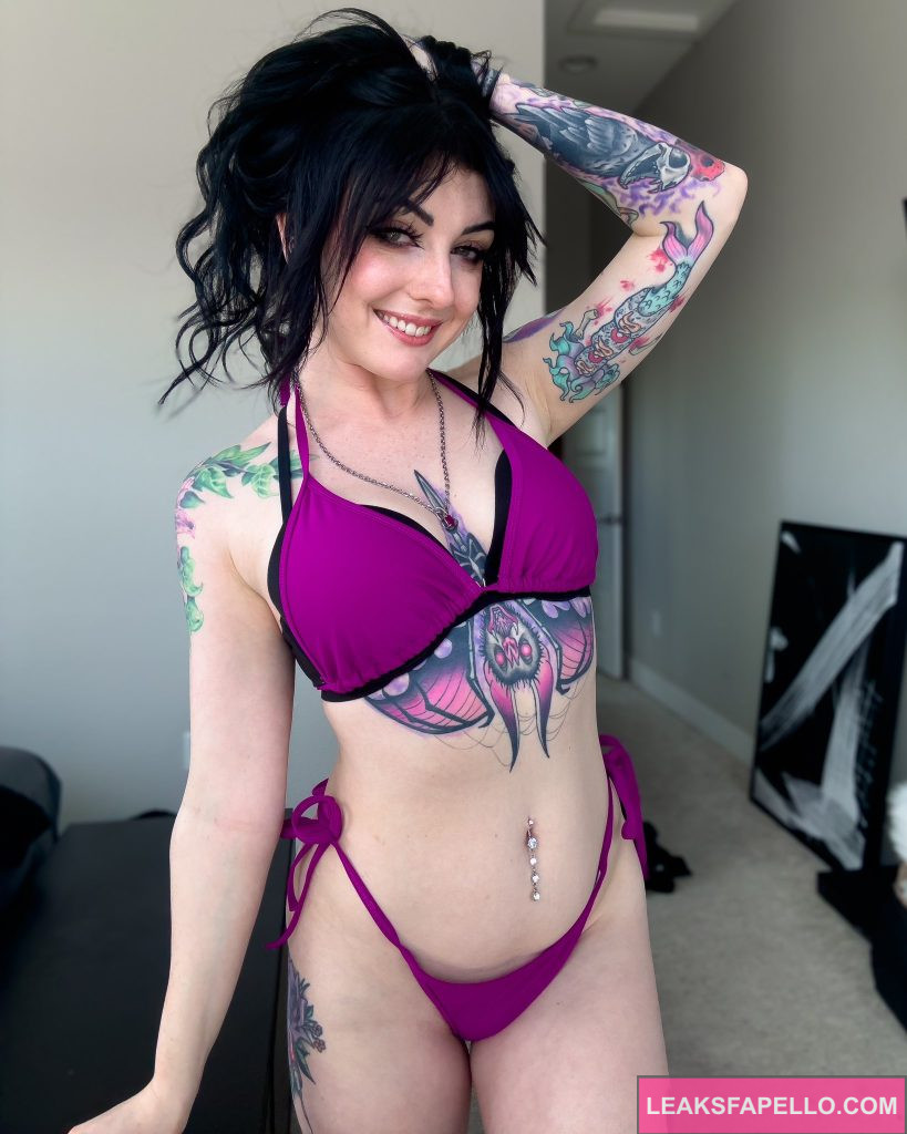 Lizzi Blake @lizziblakecams OnlyFans super hot tatted only fans model wearing violet two piece bikini