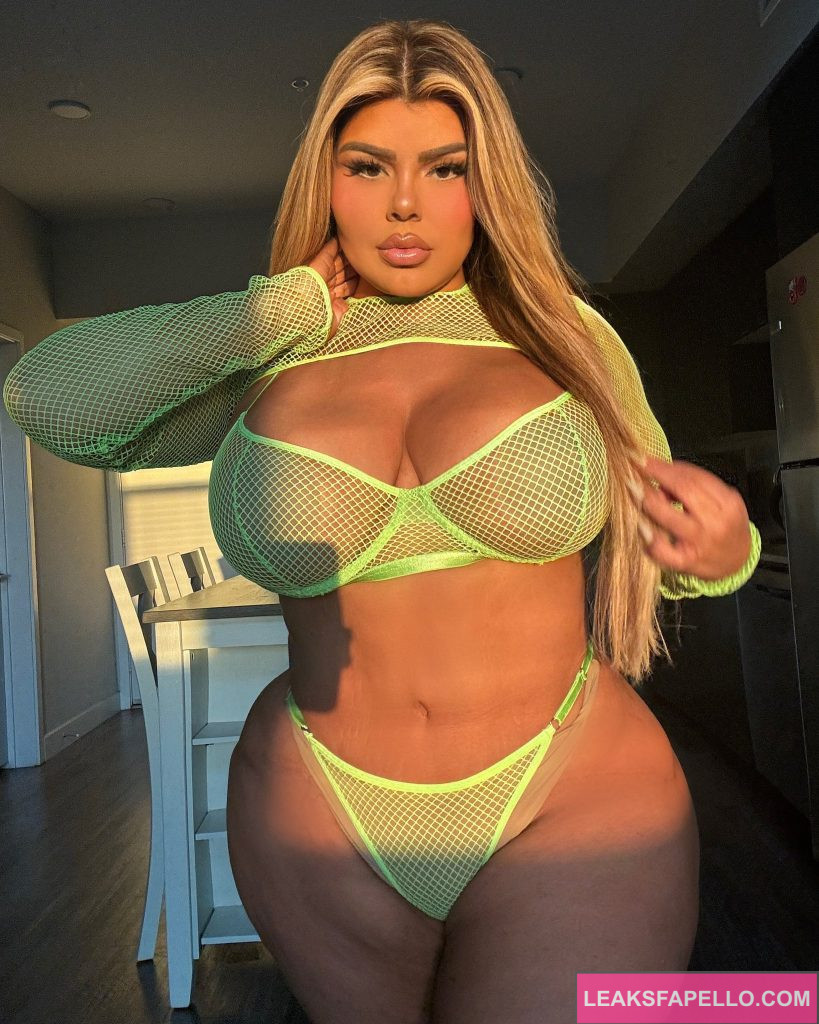 Shell Raven @shellravenvip OnlyFans thick busty only fans model wearing green lingerie