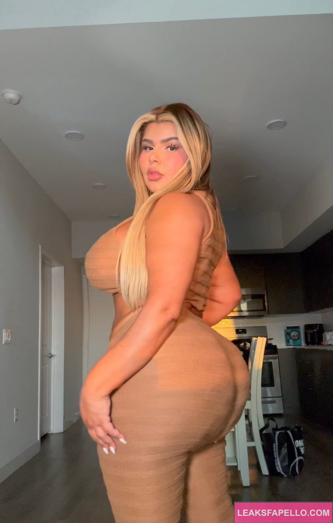 Shell Raven @shellravenvip OnlyFans thick busty only fans model wearing brown leggings and tops