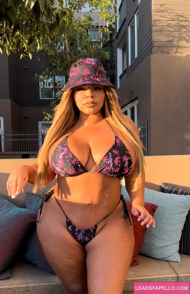 Shell Raven @shellravenvip OnlyFans thick busty only fans model wearing sexy two piece bikini