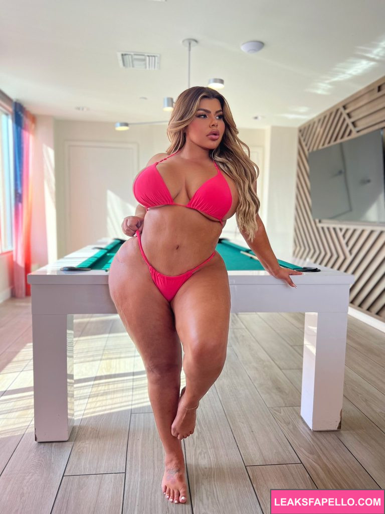 Shell Raven @shellravenvip OnlyFans thick busty only fans model wearing pink two piece