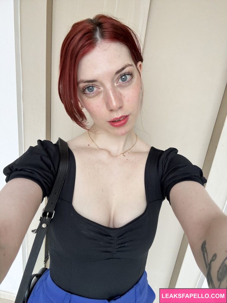 Mommy Joy @paidjoy OnlyFans big tits redhead only fans model selfie