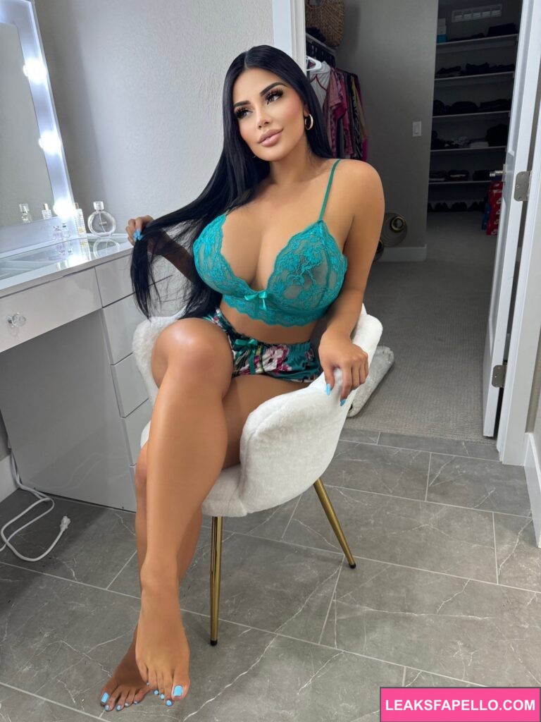 Vianey Frias @vianeyfrias OnlyFans big tits thick onlyfans model 