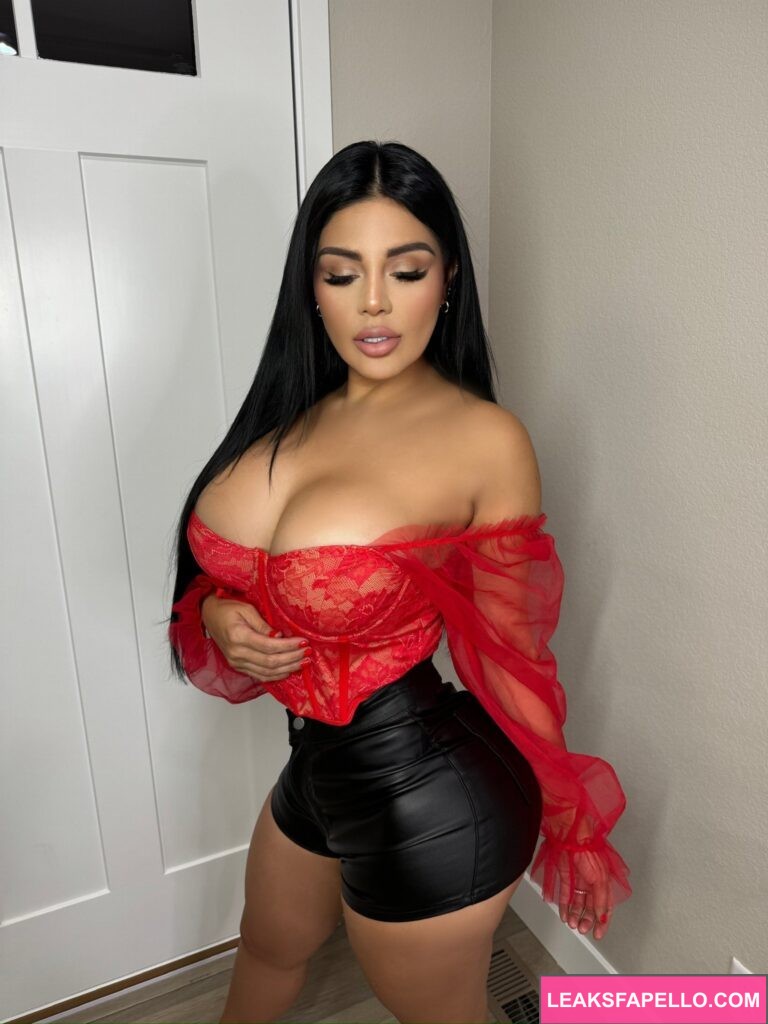 Vianey Frias @vianeyfrias OnlyFans big tits thick onlyfans model wearing 