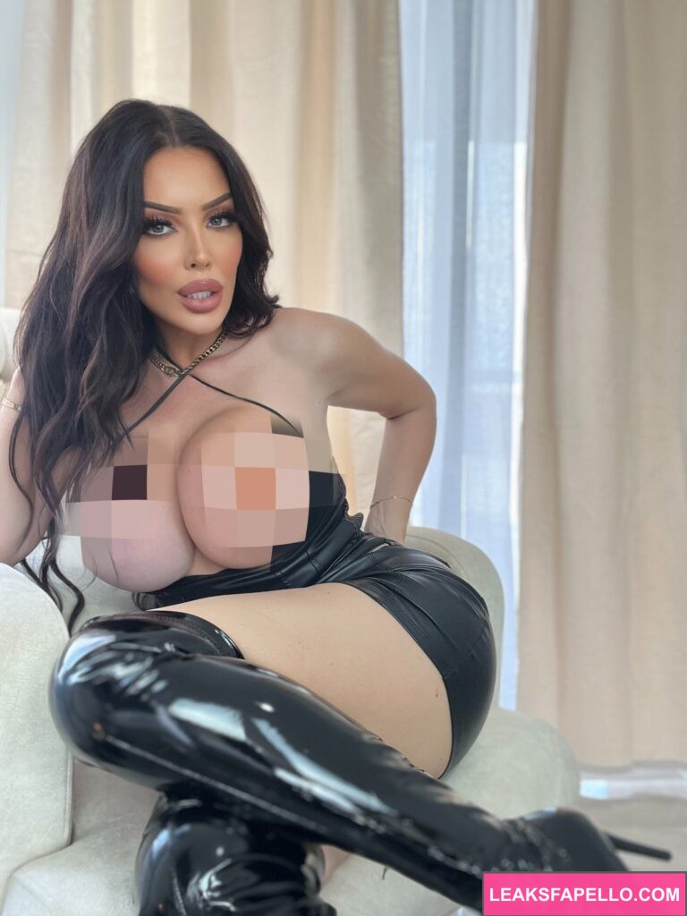 Pariz Zianna @pariz_zianna OnlyFans MILF model wearing black dress with her tits out