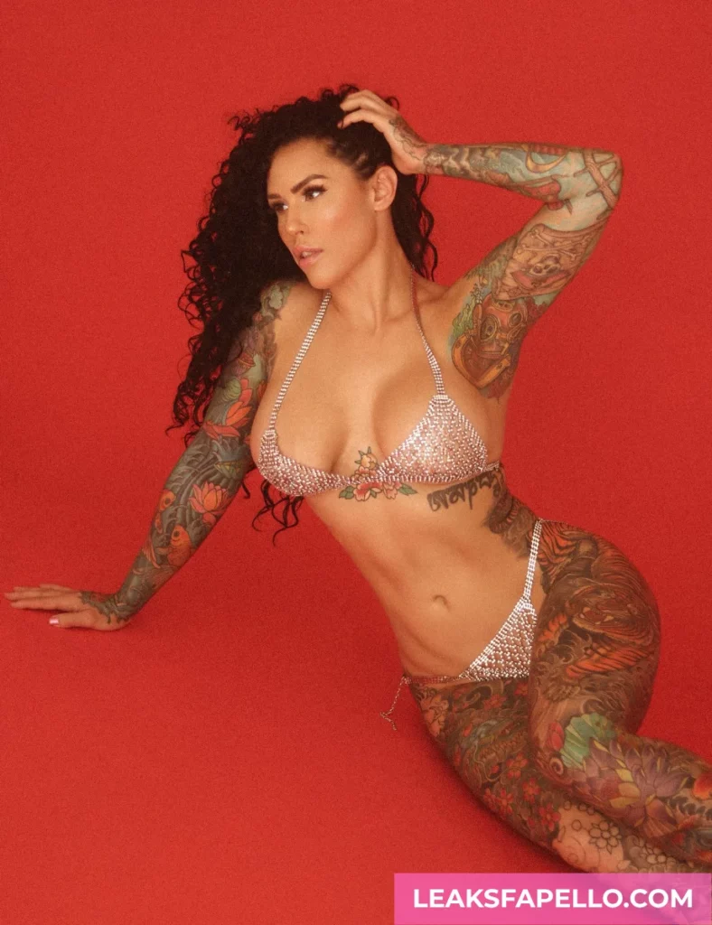 Bianca Bailee, thick curvy tattooed OnlyFans model, wearing a silver lingerie