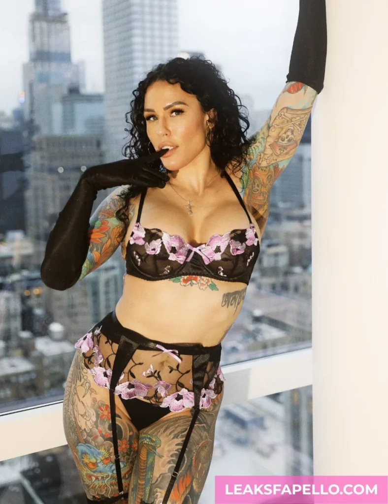 Bianca Bailee, thick curvy tattooed OnlyFans model, wearing black with purple floral design