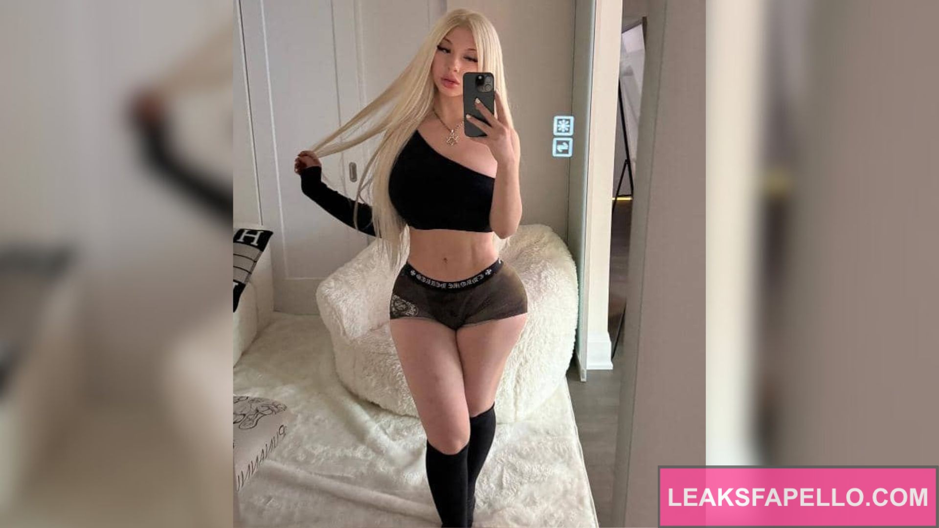 Annie Punani taking a mirror selfie