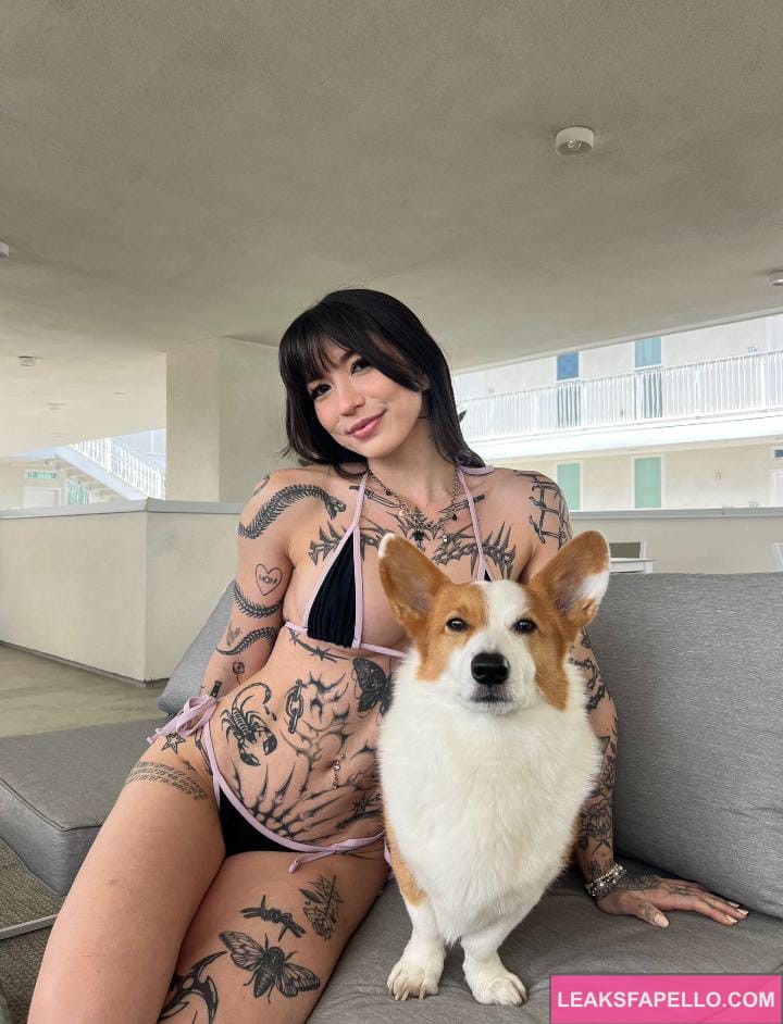 Mia Sayoko with her corgi