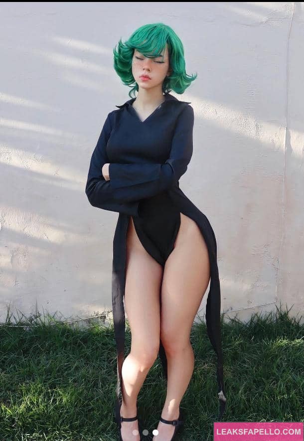 Meladinha in a Tatsumaki cosplay costume