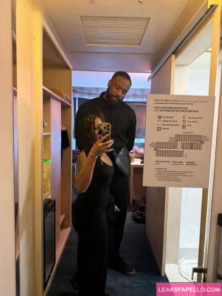 Carmela Babyys taking a mirror selfie with Jovan Jordan XXX