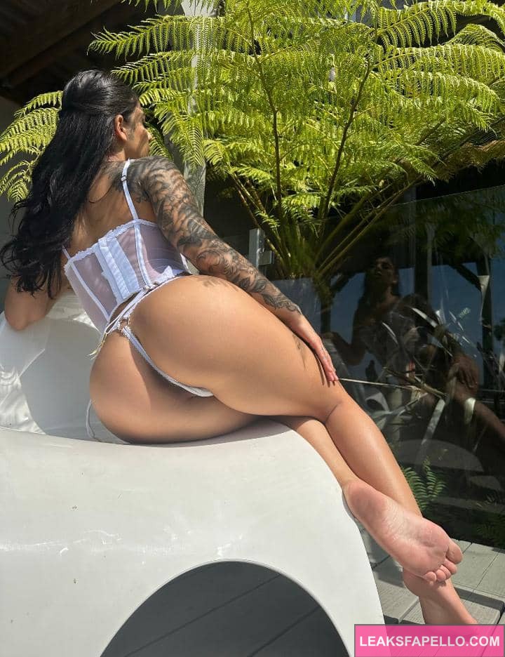 Gina Valentina putting her ass on display