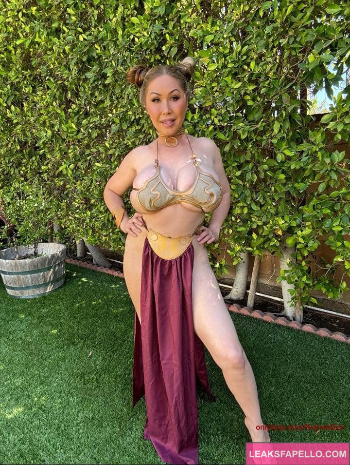 Kianna Dior in a cosplay costume