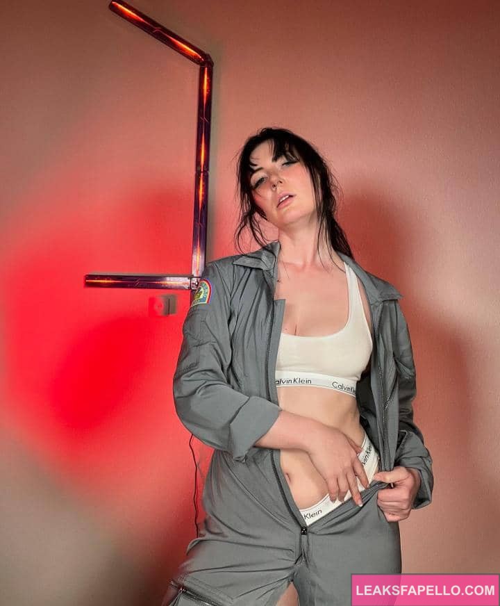 Reysuka cosplaying as a sexy astronaut