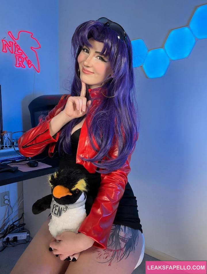 Reysuka in a sexy cosplay costume