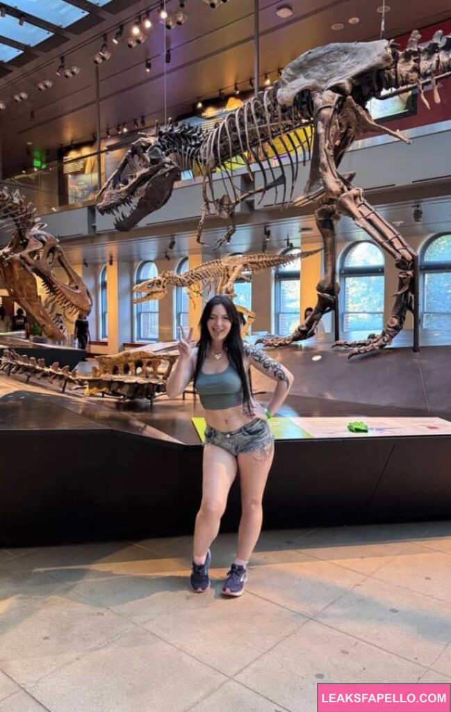 Reysuka at a museum
