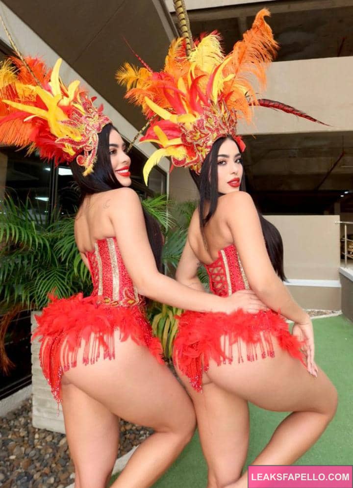 Gemelas Abello dressed up for the carnival