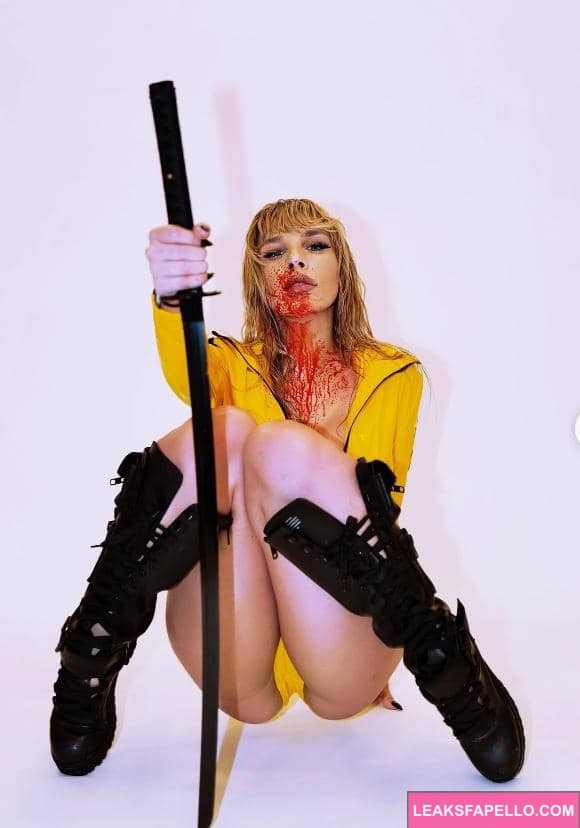 Carmen Caliente cosplaying as a killer