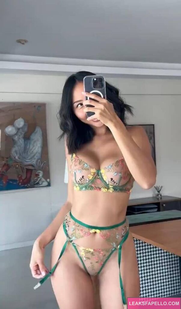 Asian Babe in a sexy lingerie