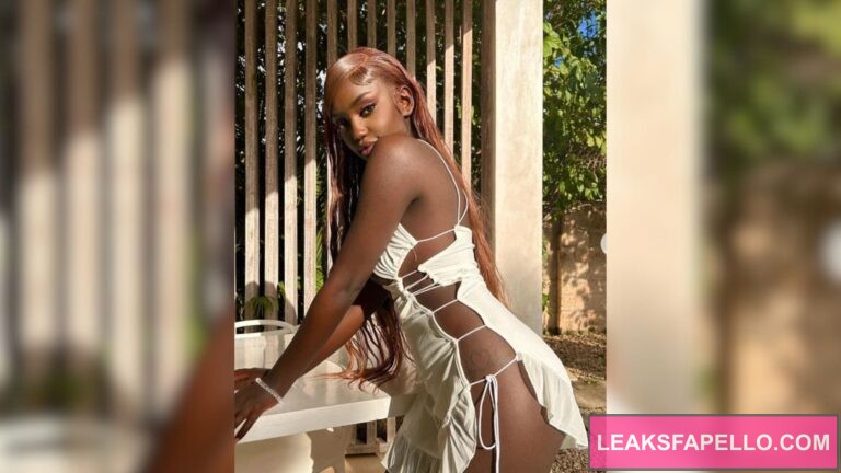 💦 Aurora Staar: The Walking Water Park 🔞