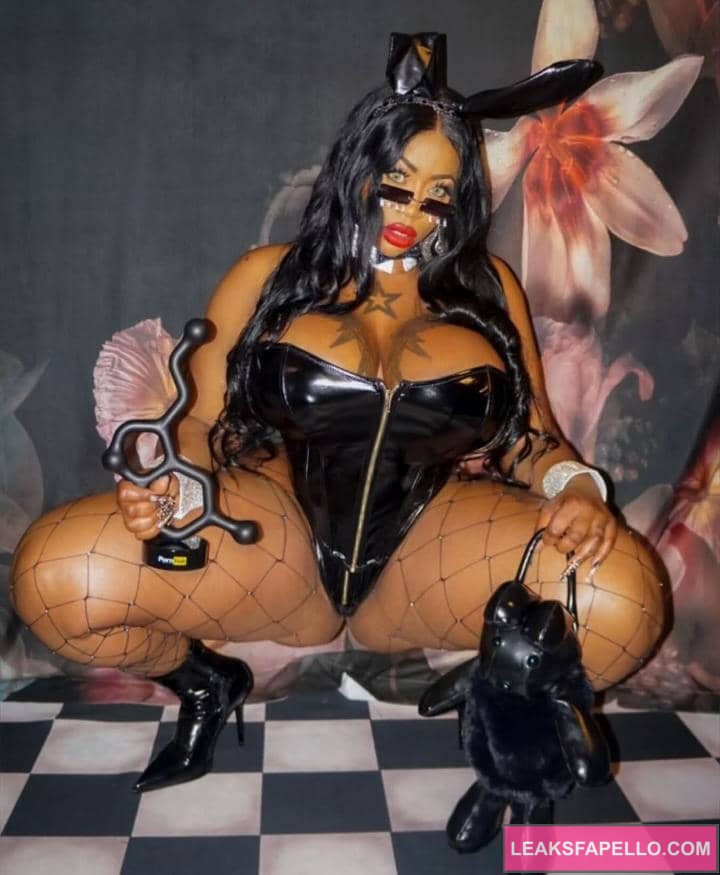 Victoria Cakes squatting in a sexy way